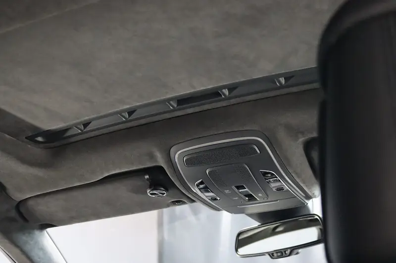 Gereinigter Dachhimmel in einem Audi A8